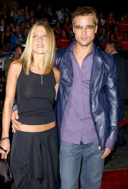 15P Celebrity hottie Jennifer Aniston tight dress and nice cameltoe