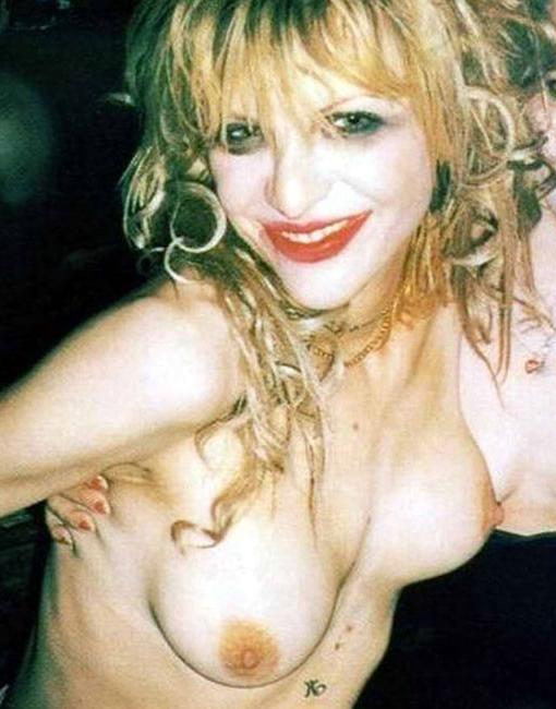 15P Top celeb bad girl Courtney Love totally nude body