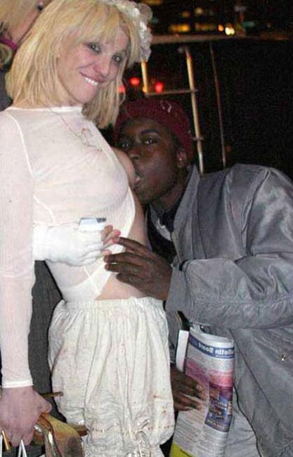 15P Top celeb bad girl Courtney Love totally nude body