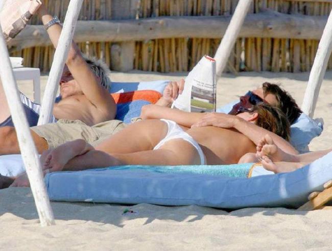 15P Claire Forlani nude topless on the beach and sex scenes