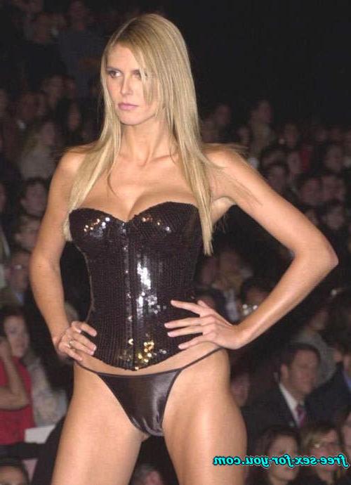 16P Heidi Klum showing her nice tits and nice cameltoe pictures