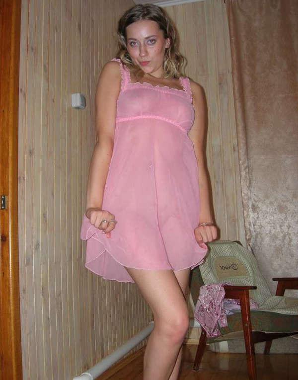 16P Collection of a bombshell wife's hot selfpics
