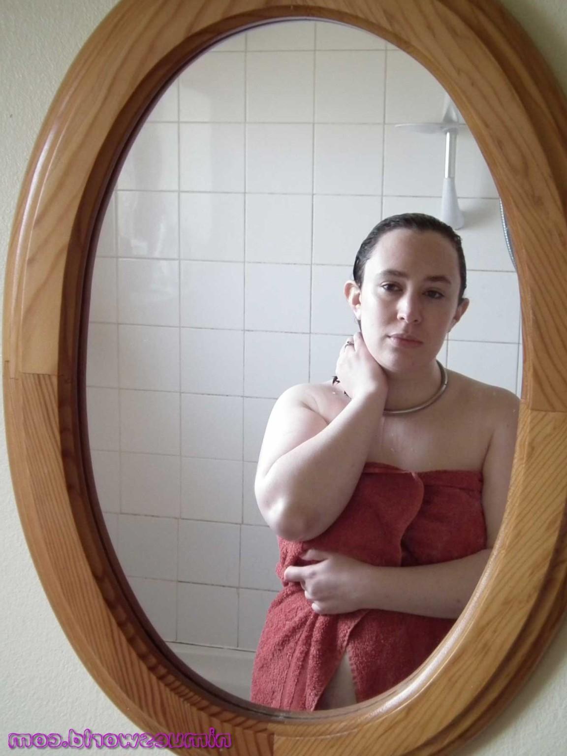 16P Showering amateur babe Nimues voyeur and sneak peeks at chubby english girl wash
