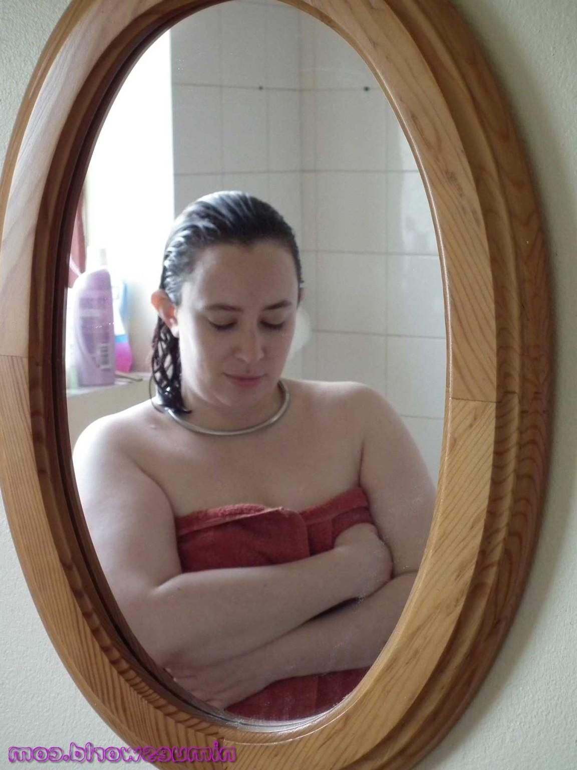 16P Showering amateur babe Nimues voyeur and sneak peeks at chubby english girl wash