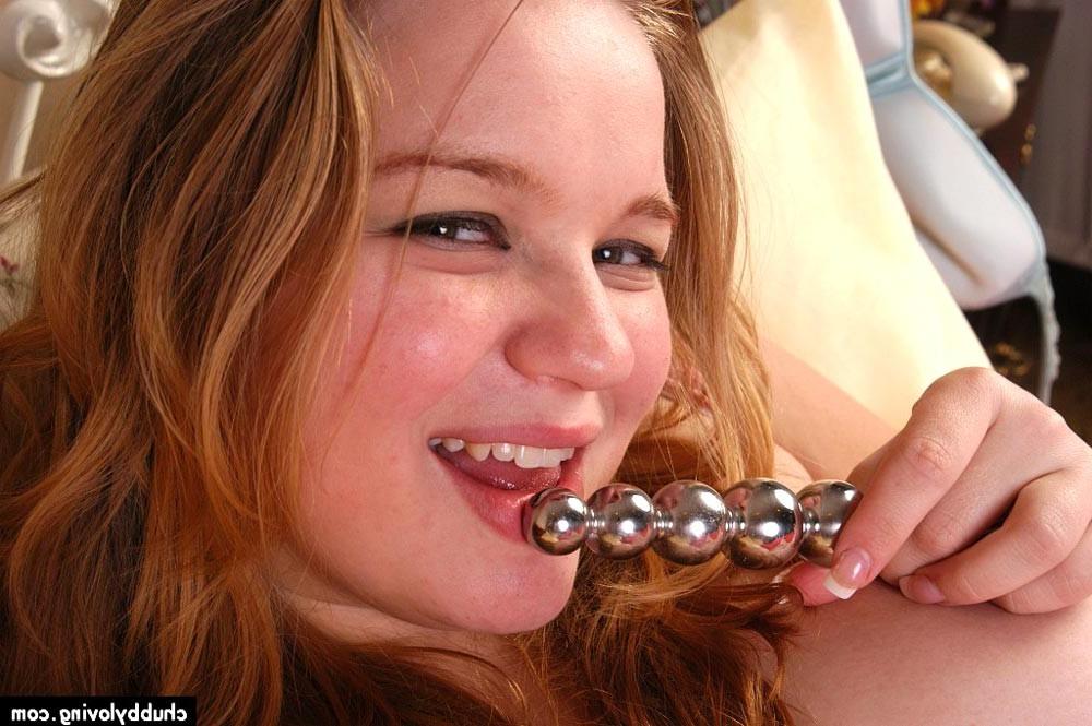 16P Hot chubby girl toying her wet pussy in the bedroom