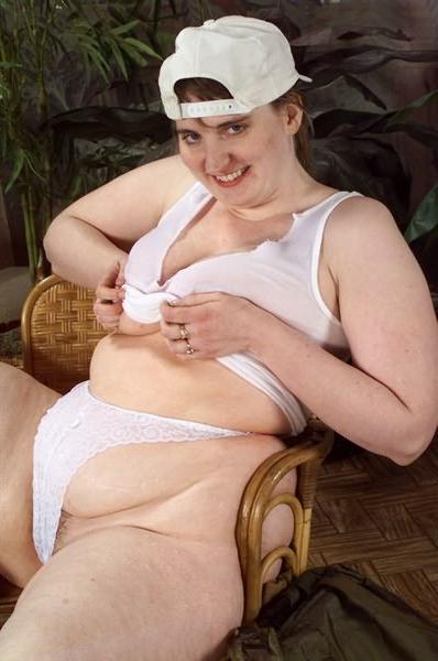 16P BBW pulls up panties for the ultimate cameltoe