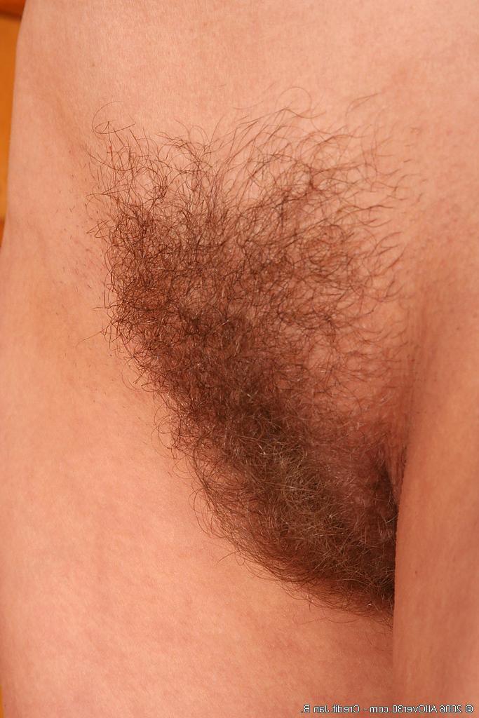 15P Merilyns hairy pussy is sure to please all natural lovers