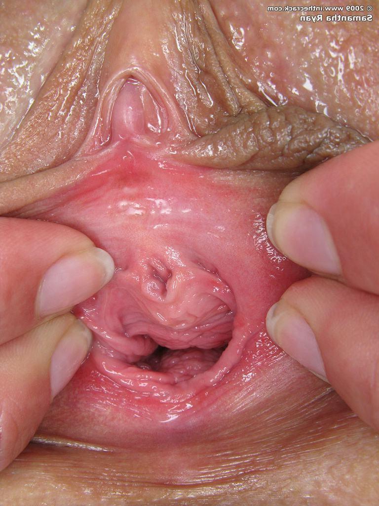 15P Babe spreads pussy with speculum and toys asshole