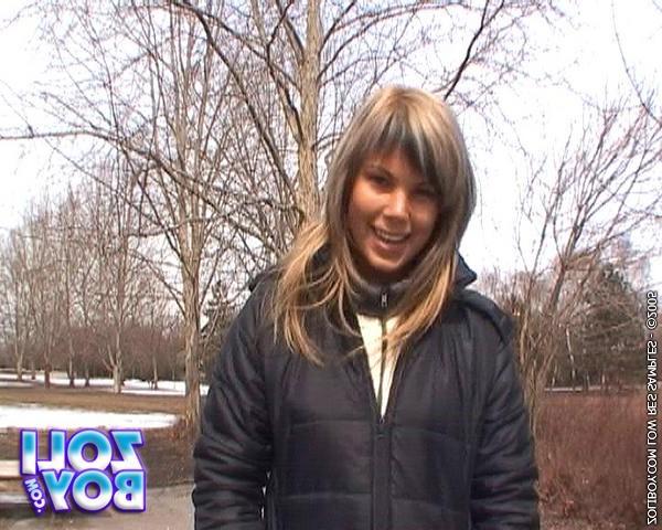 16P Cute babe in outdoor peeing and dildoing action