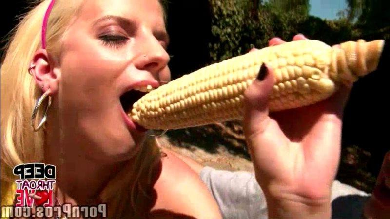16P Bombshell Halie Cummings deep throating a cock