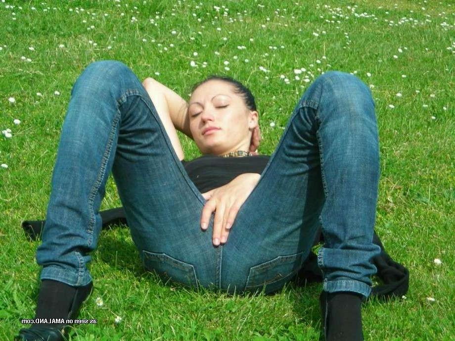 15P Amateur GF showing and toying pussy and asshole in homemade pix