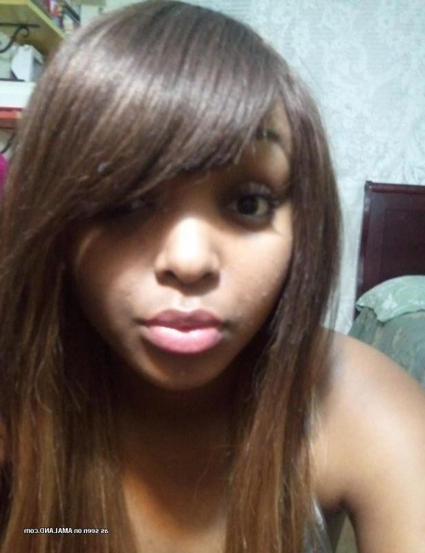 15P Gallery of a busty amateur babe selfshooting in her bedroom