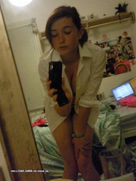 15P Collection of a gorgeous chick camwhoring in her bedroom