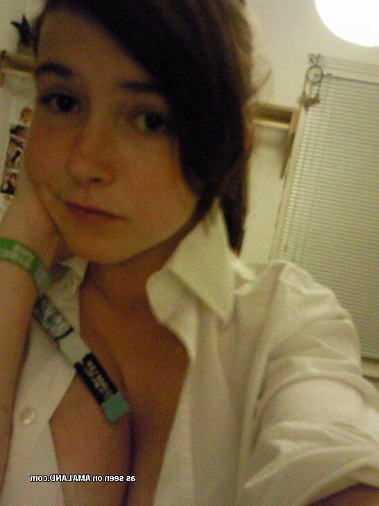 15P Collection of a gorgeous chick camwhoring in her bedroom