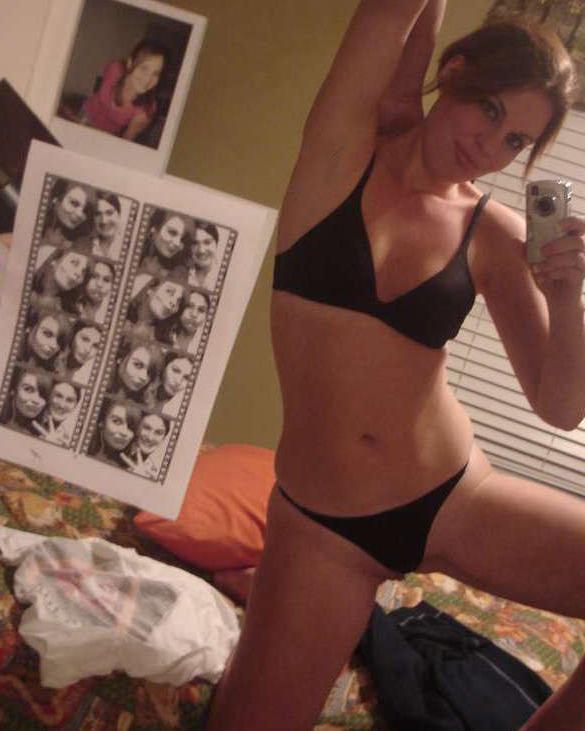 16P Photo compilation of an amateur bombshell's selfpics