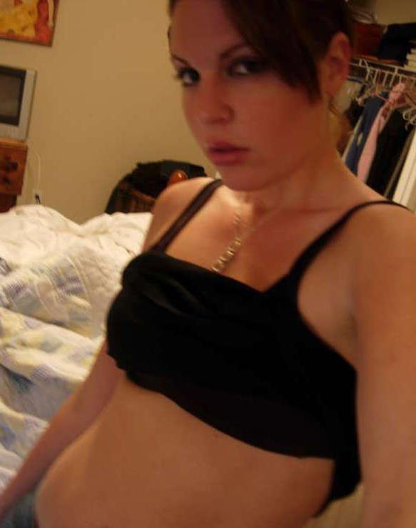 16P Photo compilation of an amateur bombshell's selfpics