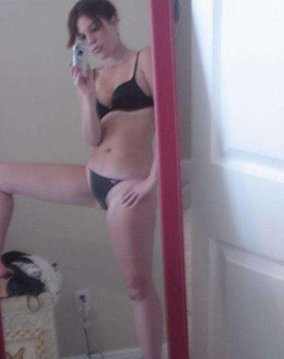 16P Photo compilation of an amateur bombshell's selfpics
