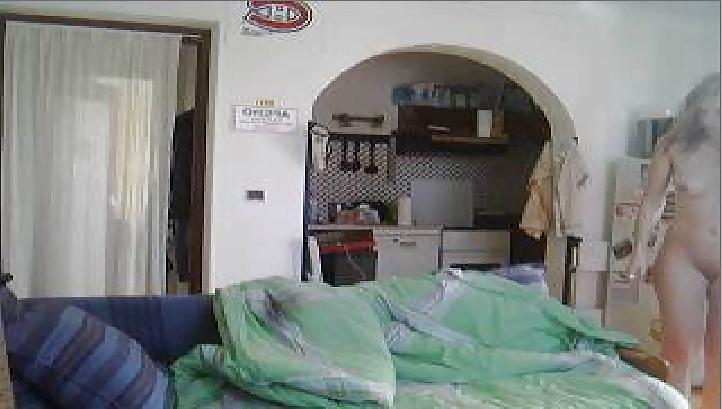 6P Hiddencam Catches Her Nude