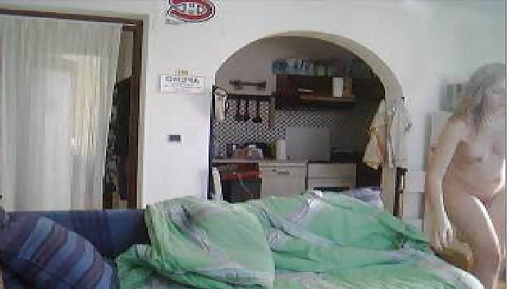 6P Hiddencam Catches Her Nude
