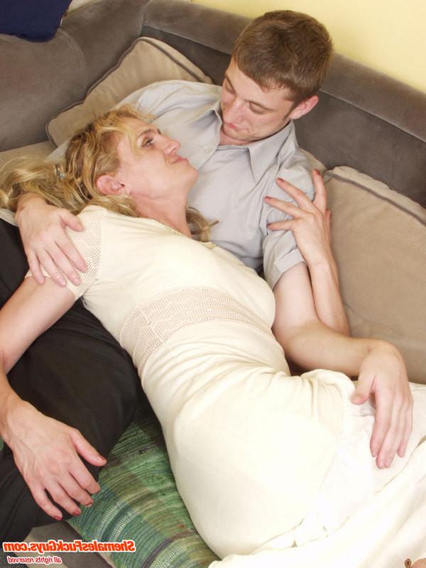 20P Freaky blond sissy guy putting her mouth and eager butthole to the work