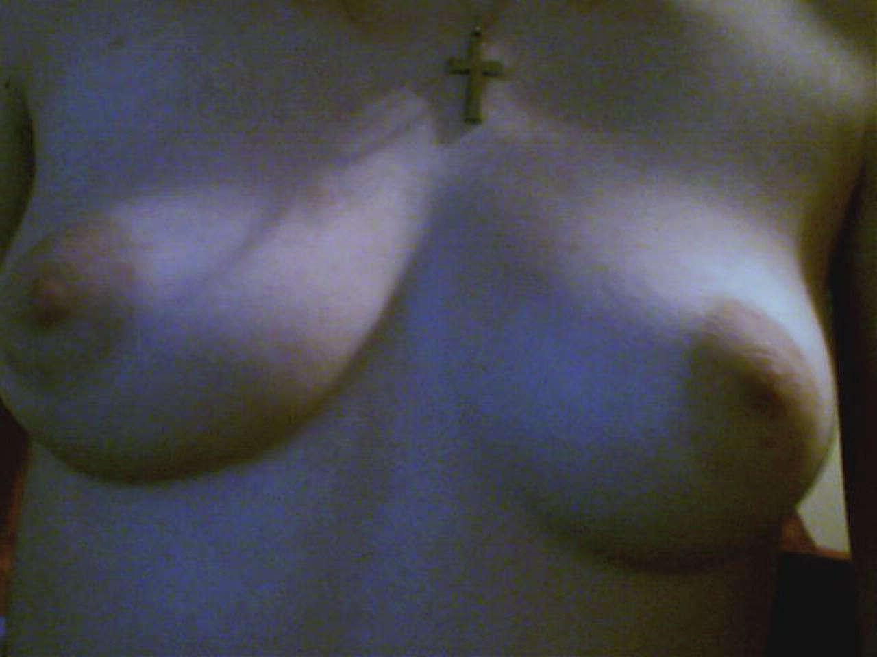 15P Hot brunette teen masturbates in her bedroom