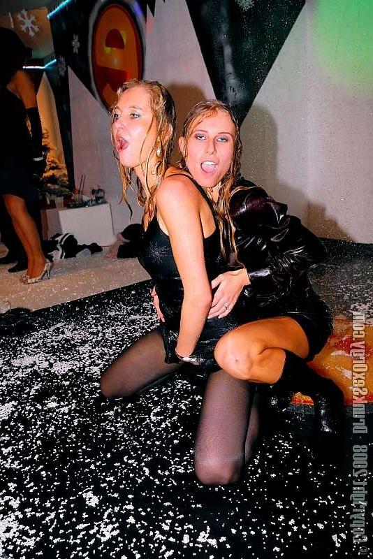 20P Drunk blonde with a dirty pool of warm jizz on her flat stomach