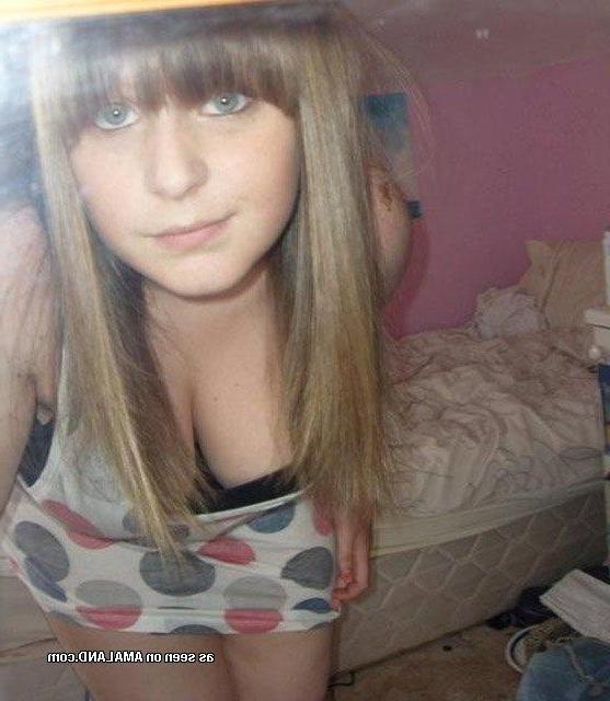 10P Collection of a busty teen camwhoring in her lingerie