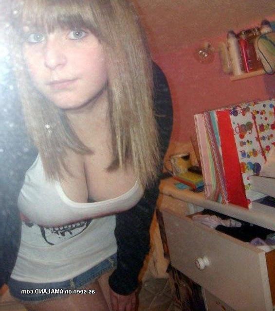 10P Collection of a busty teen camwhoring in her lingerie