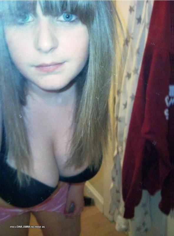 10P Collection of a busty teen camwhoring in her lingerie