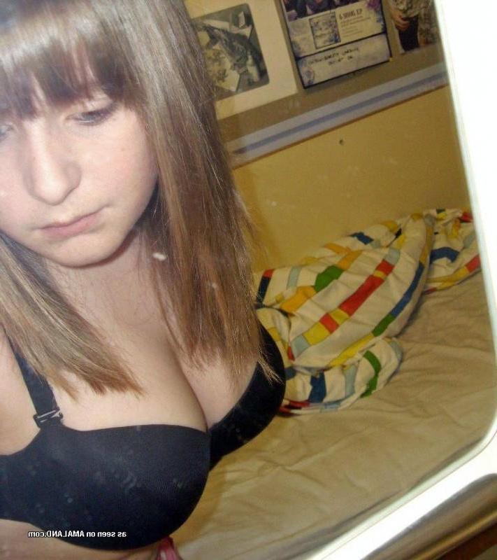 10P Collection of a busty teen camwhoring in her lingerie