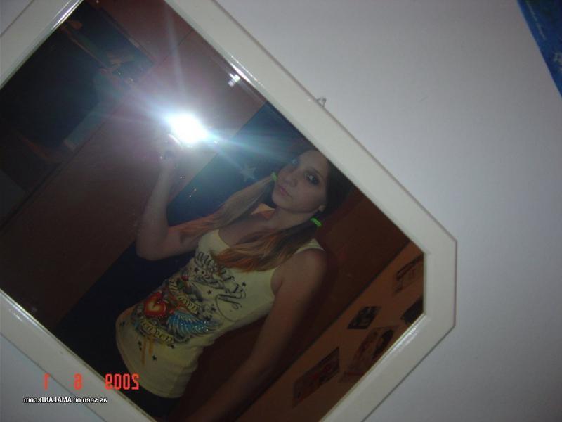 14P Sexy amateur chick camwhoring inside her bedroom
