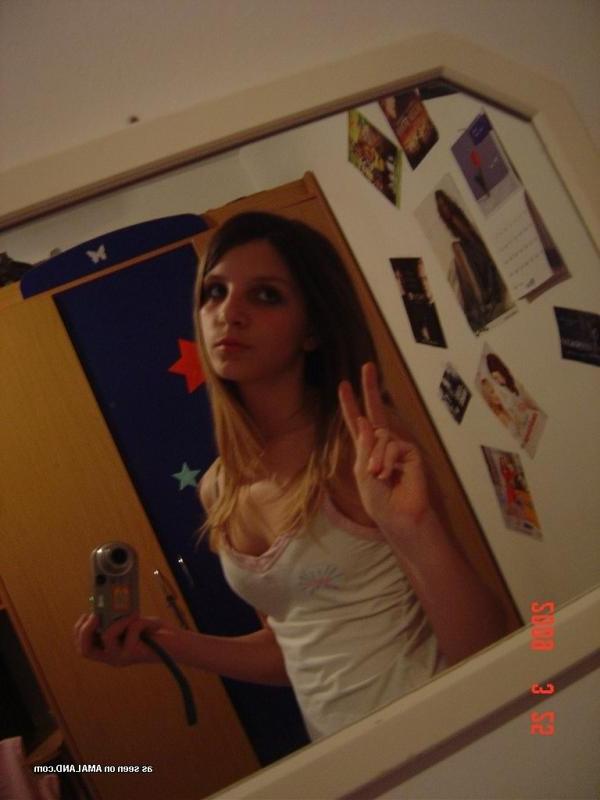 14P Sexy amateur chick camwhoring inside her bedroom