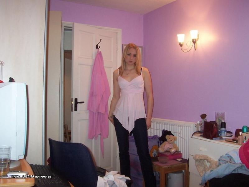 14P Hot amateur blonde GF's non-nude selfpics in her bedroom