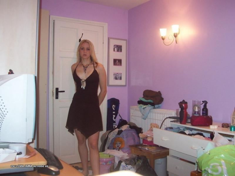 14P Hot amateur blonde GF's non-nude selfpics in her bedroom