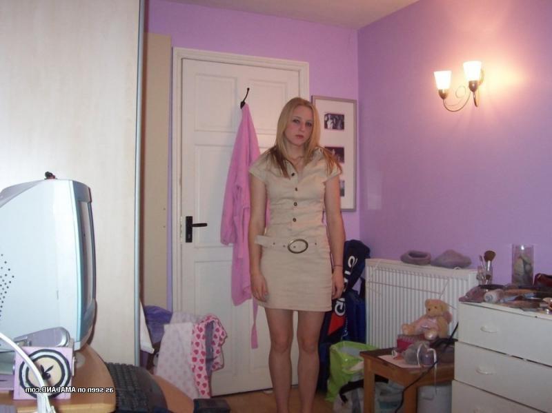 14P Hot amateur blonde GF's non-nude selfpics in her bedroom