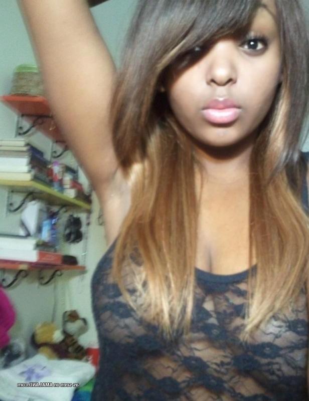 10P Busty non-nude babe selfshooting in her bedroom