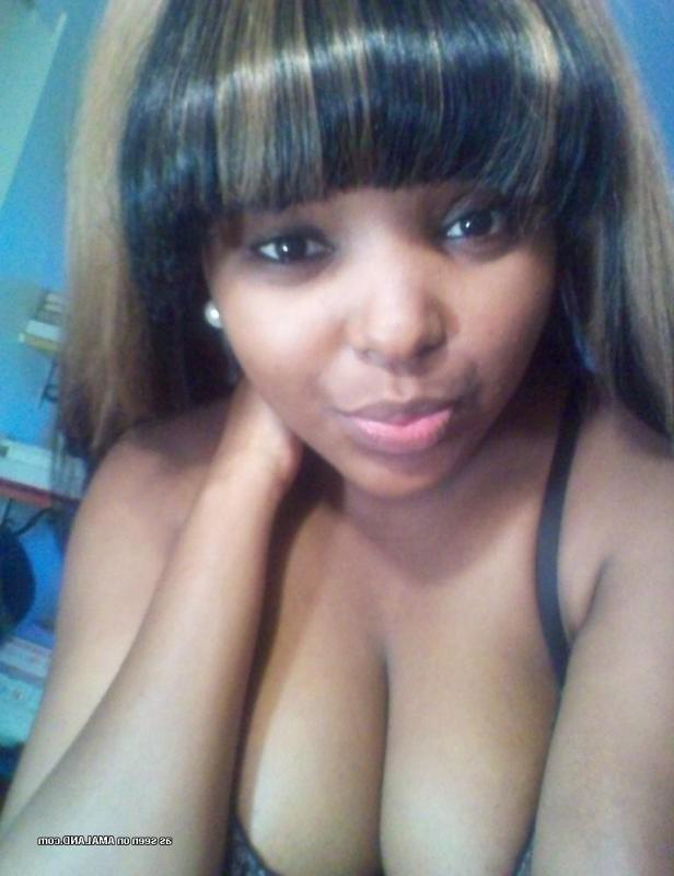 10P Busty non-nude babe selfshooting in her bedroom