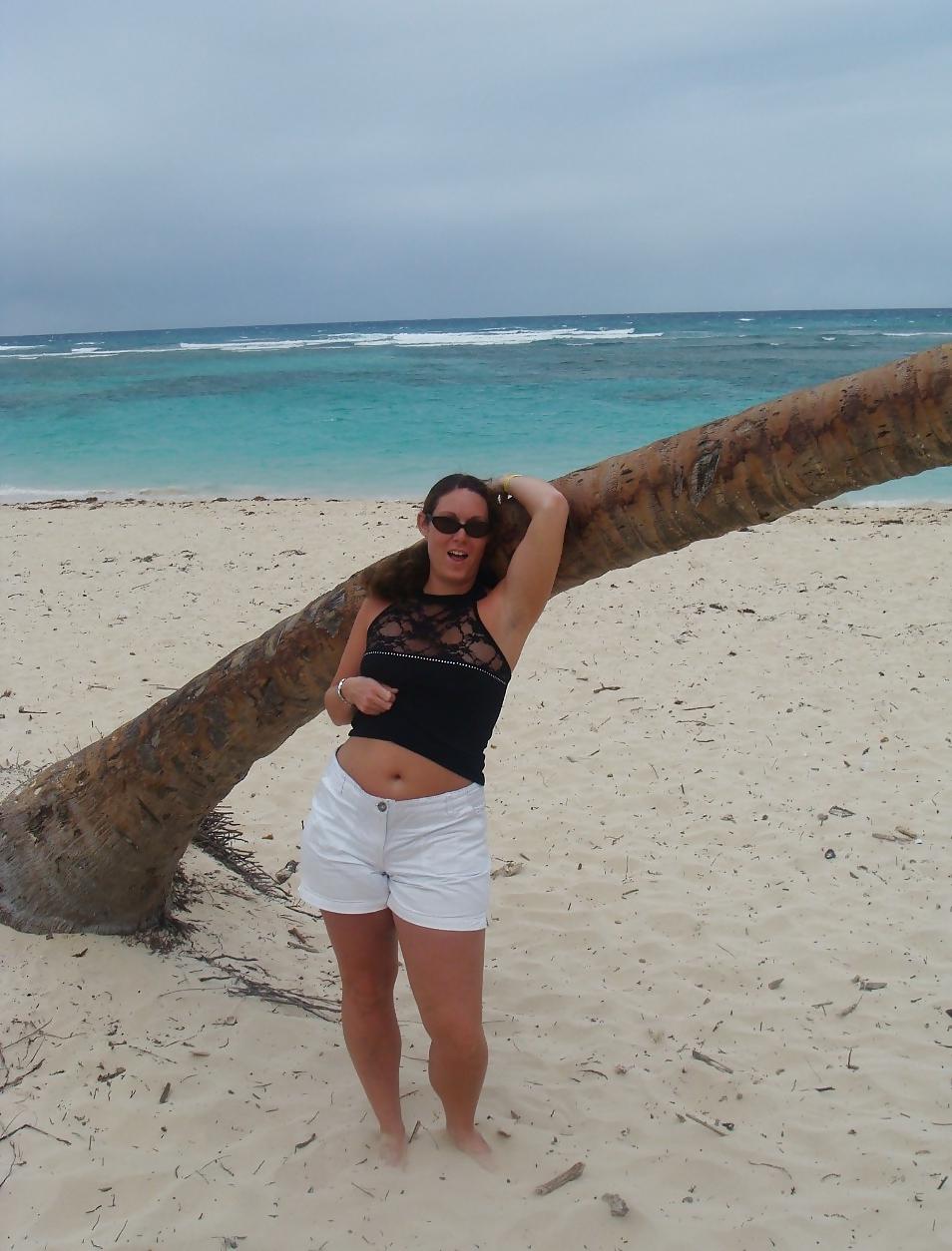 11P Wife on Holiday 
