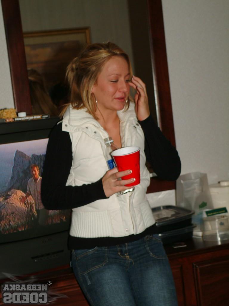 14P Drunk College  Lesbians