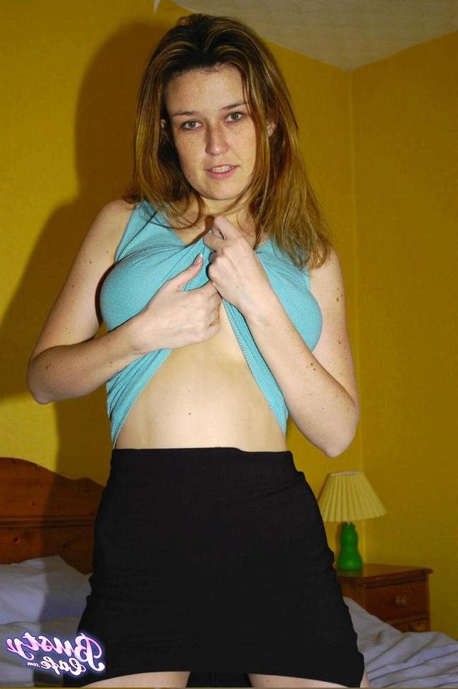 15P Lynn masturbates with two dildos in her bedroom