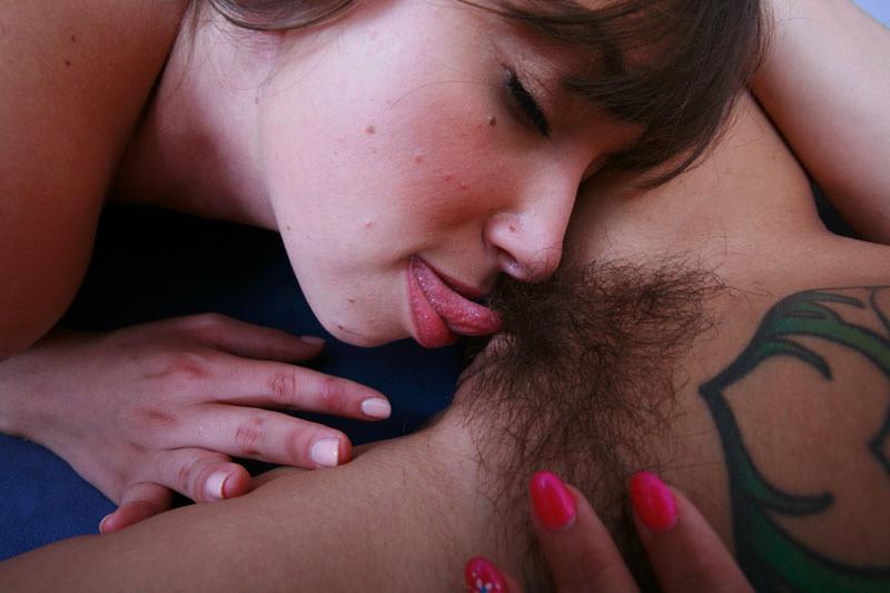 16P Threesome lesbian sex whit chickes fucking