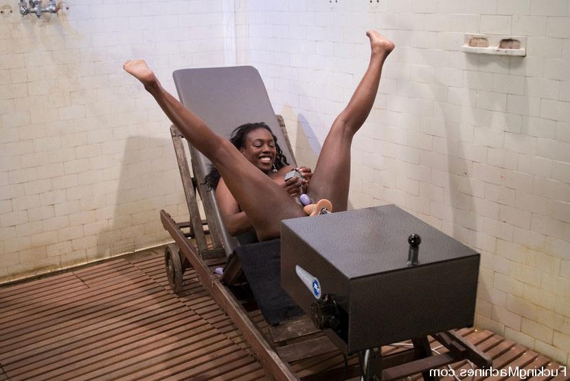15P Amateur black girl Janae Jolie machine fucked in asshole