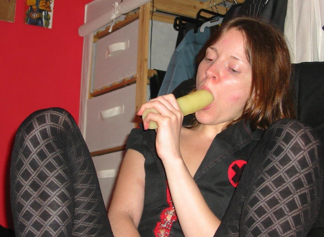 20P Amateur girlfriend toying at home