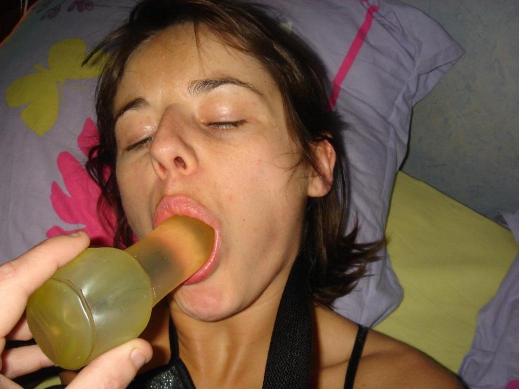 20P Cute amateur housewife toying at home