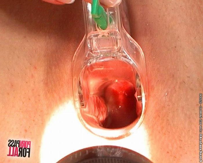 15P Dirty brunette babe in pissing and speculum playing scene