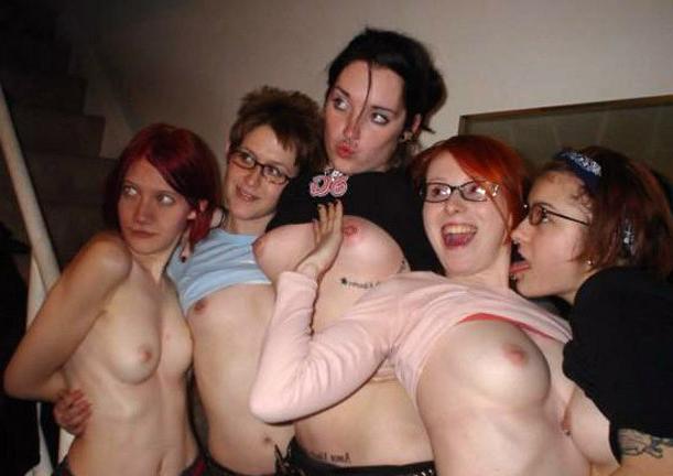 15P Drunk amateur girlfriends partying and flashing