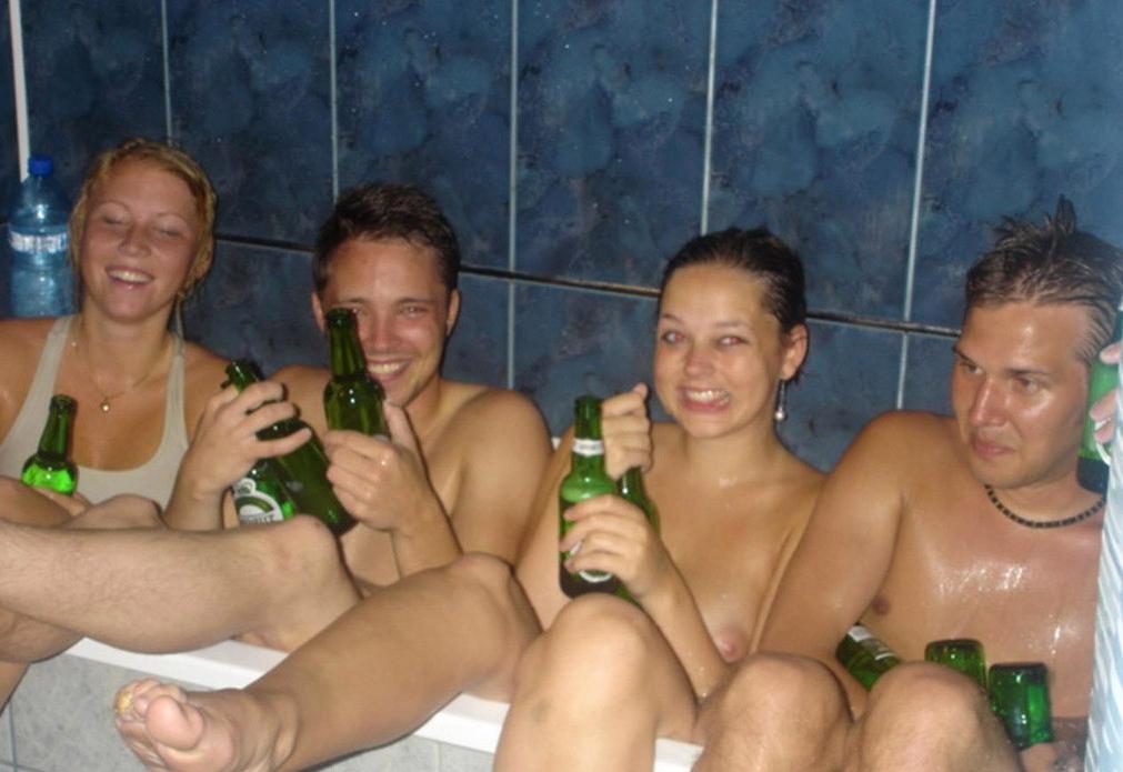 15P Drunk amateur girlfriends partying and flashing