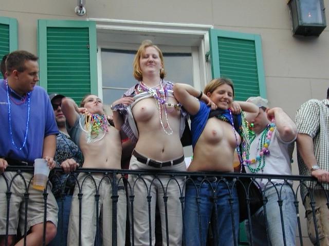 15P Drunk slutty babes exposing their tits during mardigras
