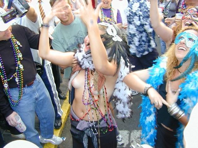 15P Drunk slutty babes exposing their tits during mardigras