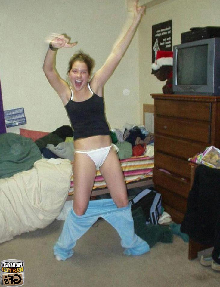 15P Drunk amateur girlfriends partying and flashing